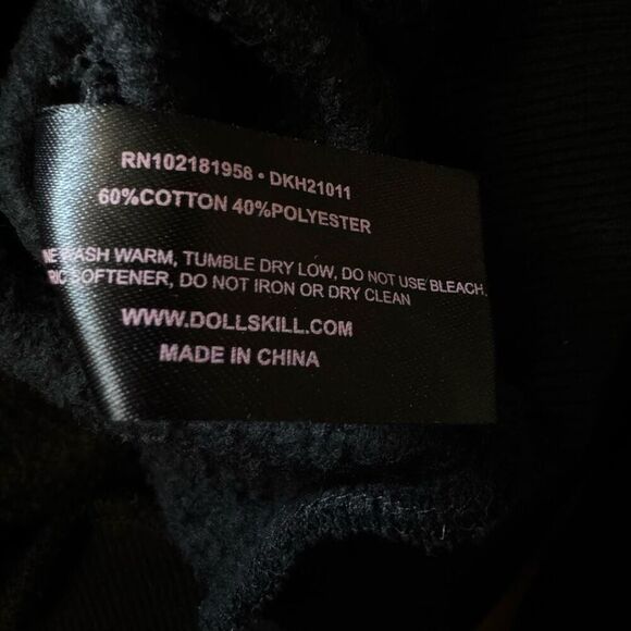 Dolls Kill Trickz N Treatz Hell Sweet Hell Cropped Sweatshirt Size Medium Goth - Picture 5 of 6